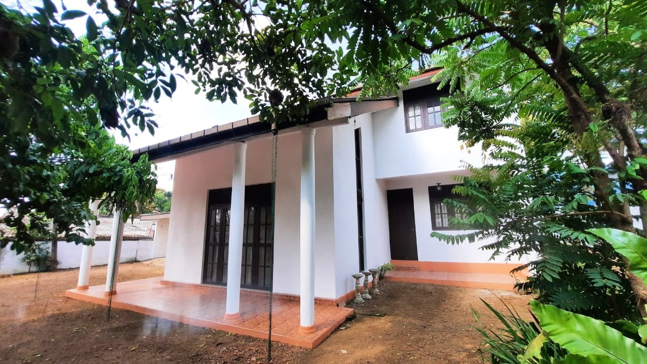 5 BR RECENTLY RENOVATED HOUSE AT POLGASOVITA, COLOMBO